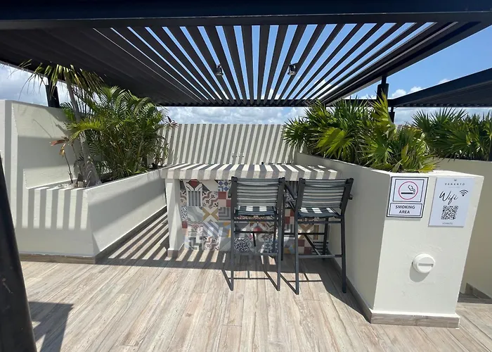 Aura Rooftop Playa Pool *